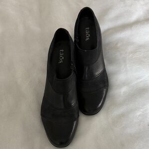 Taos Footwear Women's Black Booties